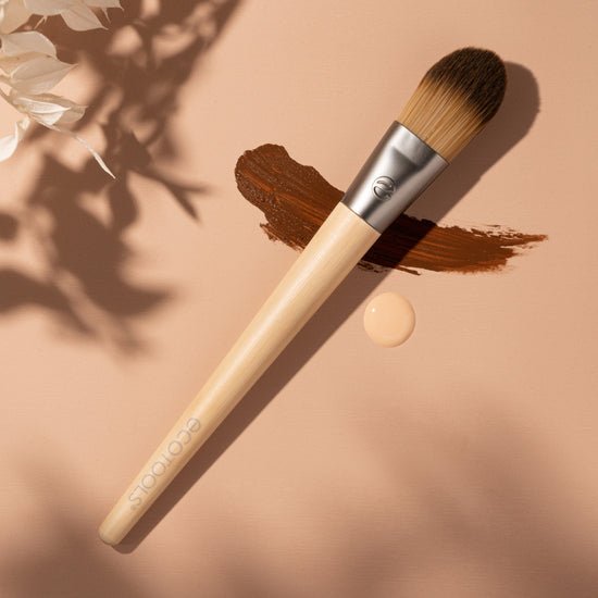 🌿 EcoTools Classic Foundation Brush – Smooth, Flawless Coverage