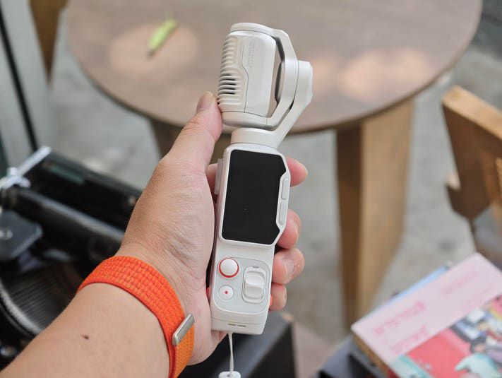 insta 360luna ultra Pocket Camera