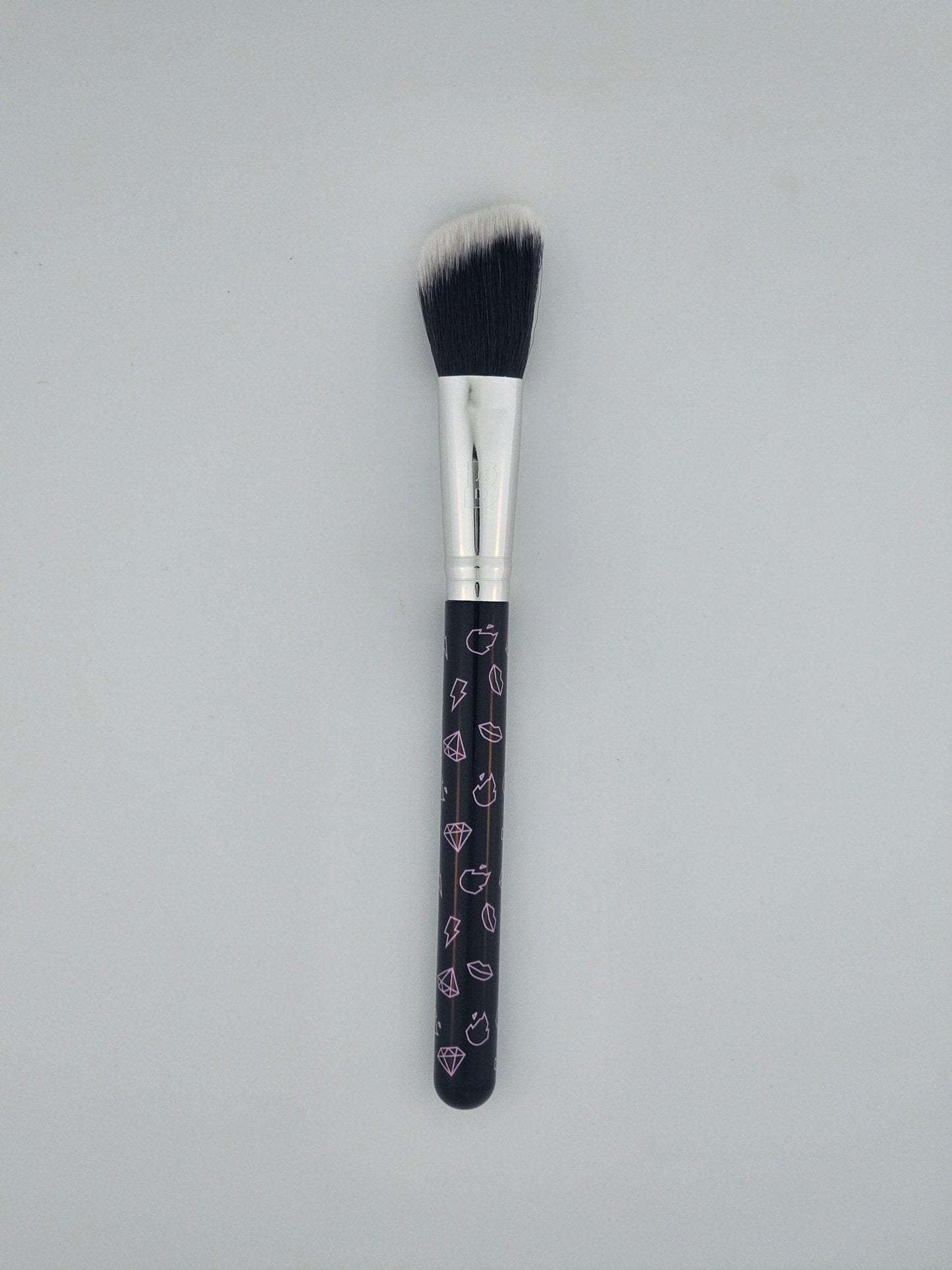 Beauty Bay Iconic Black Angled Blush/Contour Brush – Perfect Precision for Contouring