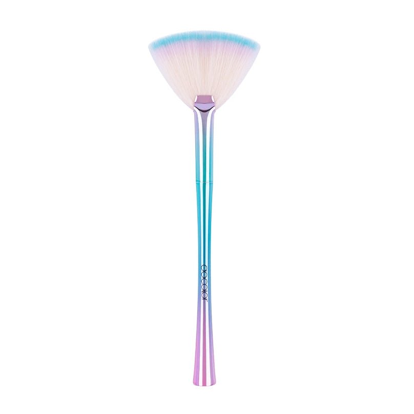Docolor Fan Brush – Highlighter & Contour Makeup Brush | Soft Synthetic Bristles | Vegan & Cruelty-Free