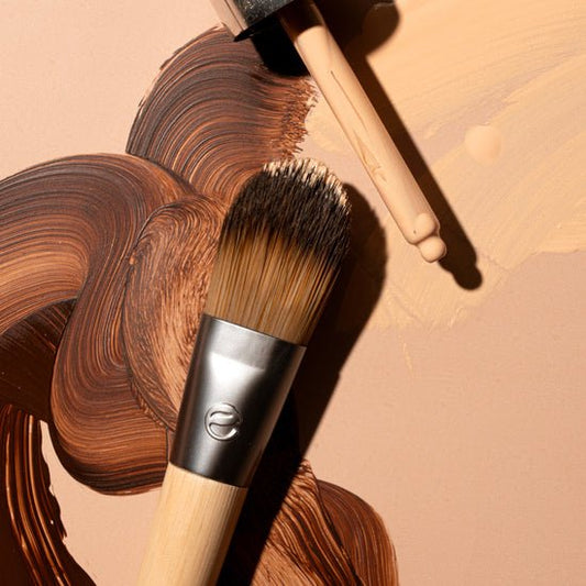 🌿 EcoTools Classic Foundation Brush – Smooth, Flawless Coverage