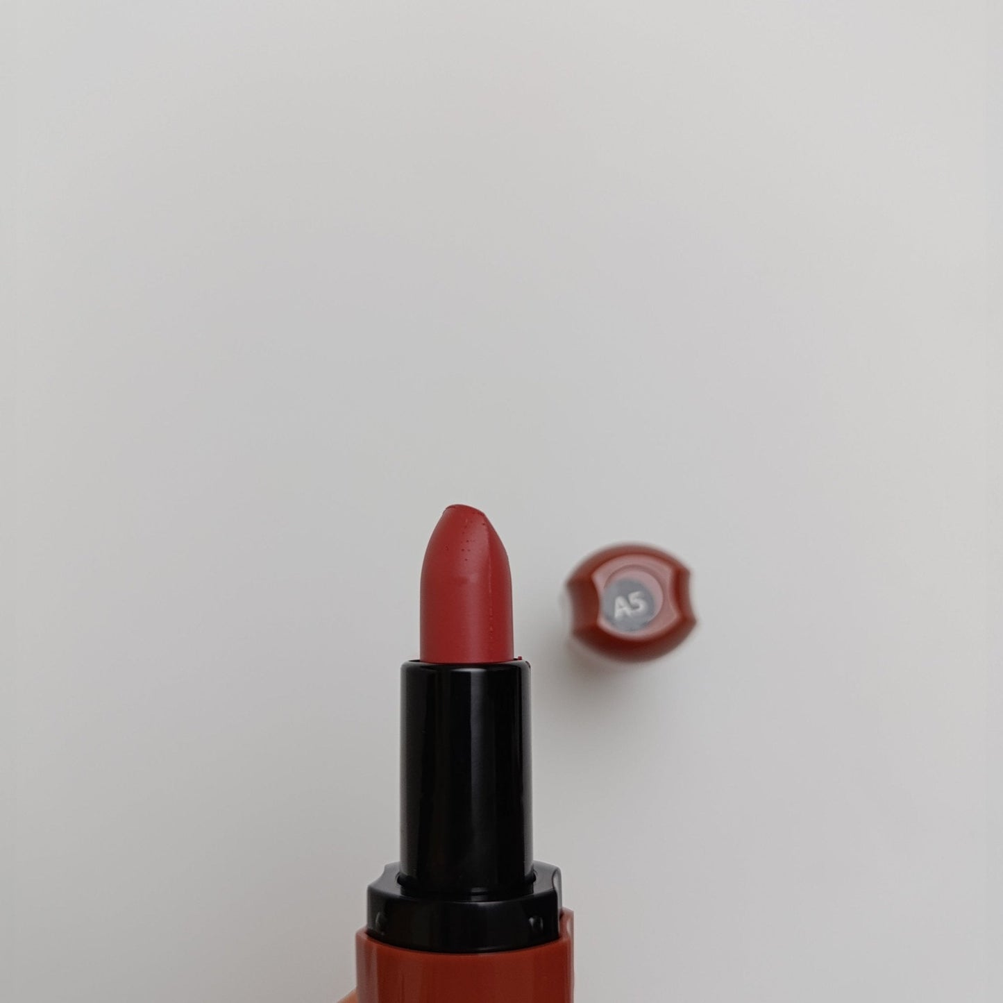 Huda Beauty Super Matte Stay Lipstick – Chocolate Flavor, 24H Stay