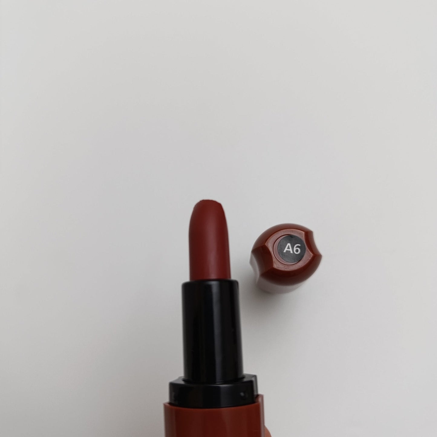 Huda Beauty Super Matte Stay Lipstick – Chocolate Flavor, 24H Stay