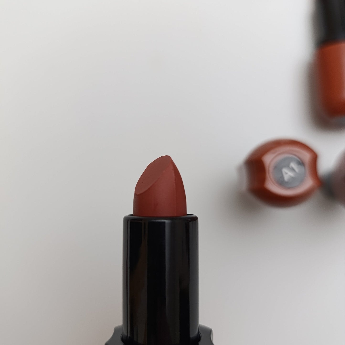 Huda Beauty Super Matte Stay Lipstick – Chocolate Flavor, 24H Stay
