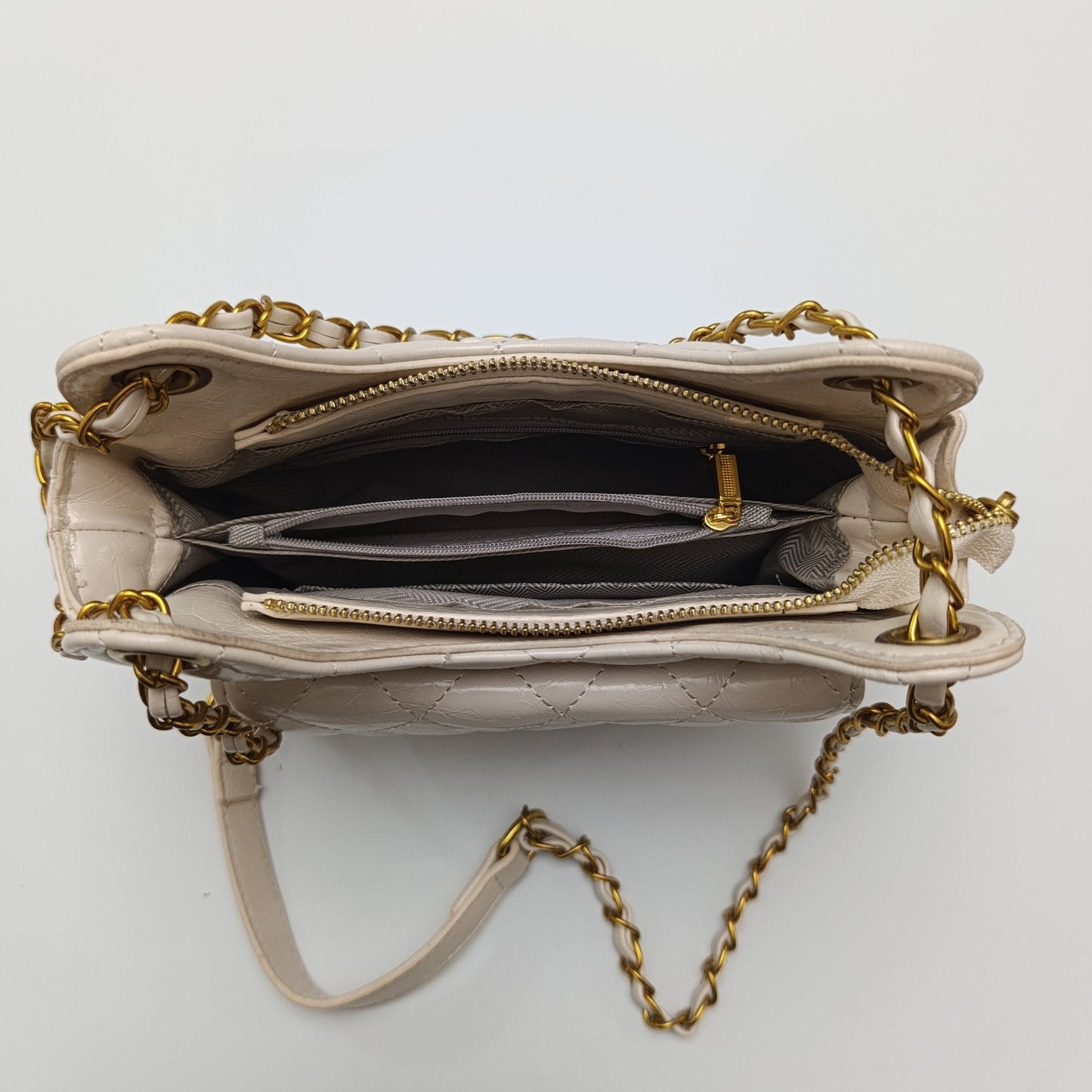 White Quilted Gold Chain Shoulder Bag – Luxury Crossbody Purse - 9001