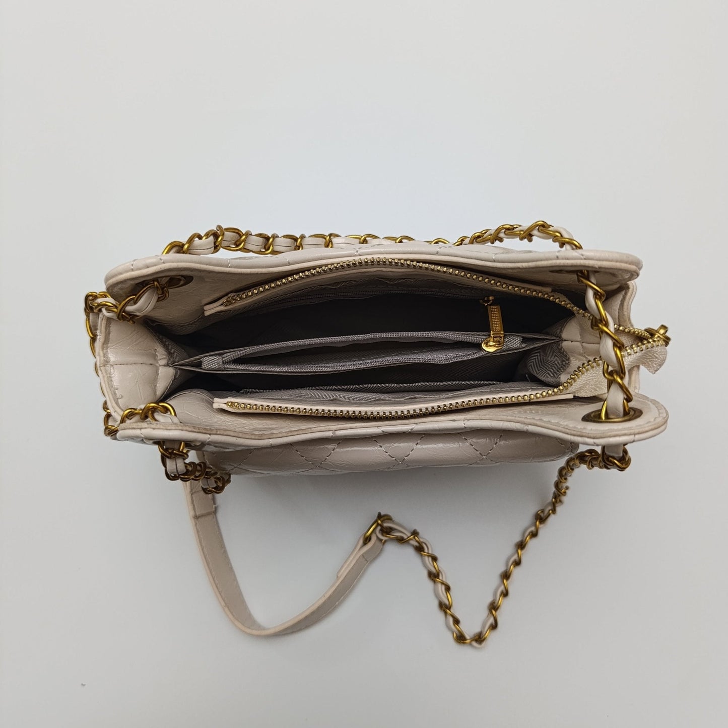 White Quilted Gold Chain Shoulder Bag – Luxury Crossbody Purse - 9001